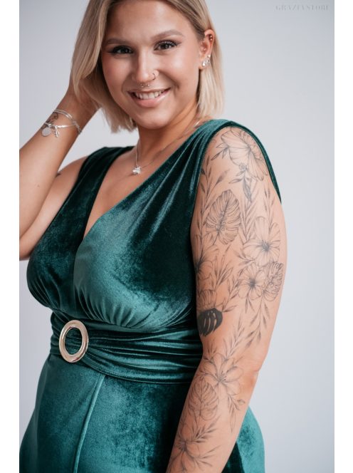 Heater – Tmavozelené velúrové šaty bez rukávov, s ozdobou v tvare opasku vpredu na páse.