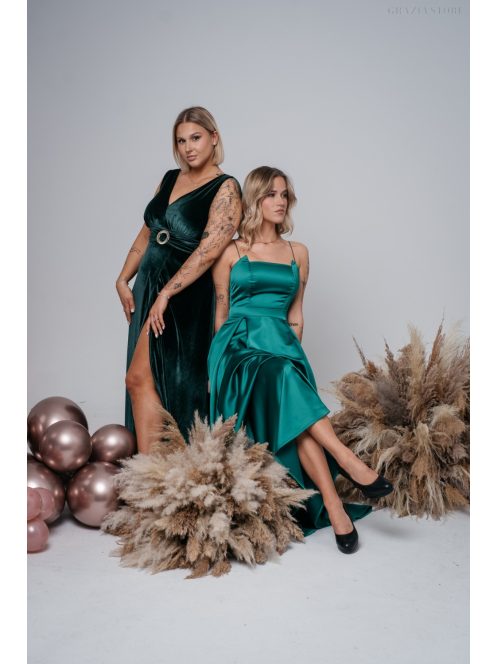 Heater – Tmavozelené velúrové šaty bez rukávov, s ozdobou v tvare opasku vpredu na páse.