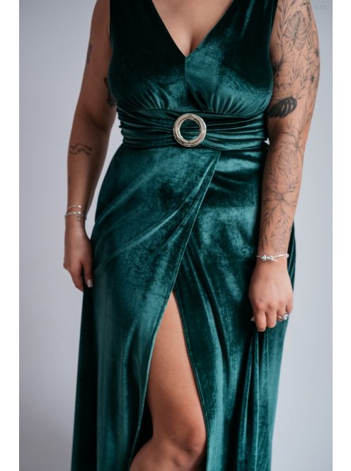 Heater – Tmavozelené velúrové šaty bez rukávov, s ozdobou v tvare opasku vpredu na páse.