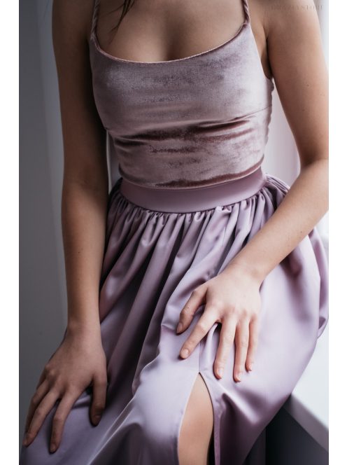 Madleine - staroružové saténové a velúrové maxi šaty s ramienkami na chrbte