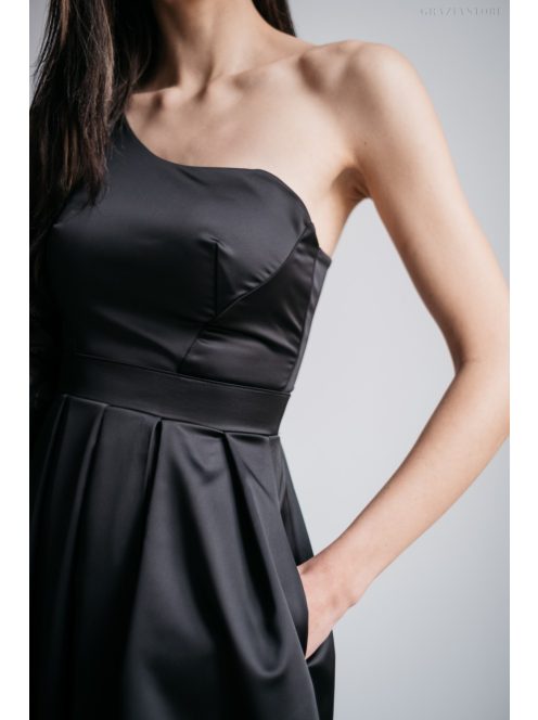 Nicole -Asymetrické čierne saténové maxi šaty