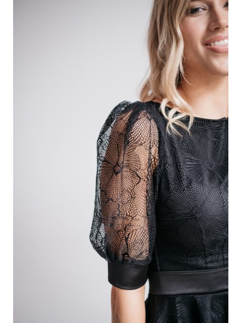 Andrea - Čierne čipkované šaty s naberanými rukávmi a špeciálnym strihom na chrbte