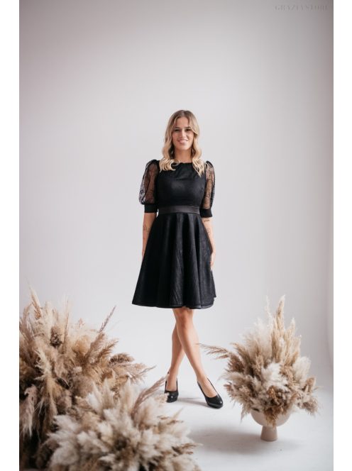 Andrea - Čierne čipkované šaty s naberanými rukávmi a špeciálnym strihom na chrbte