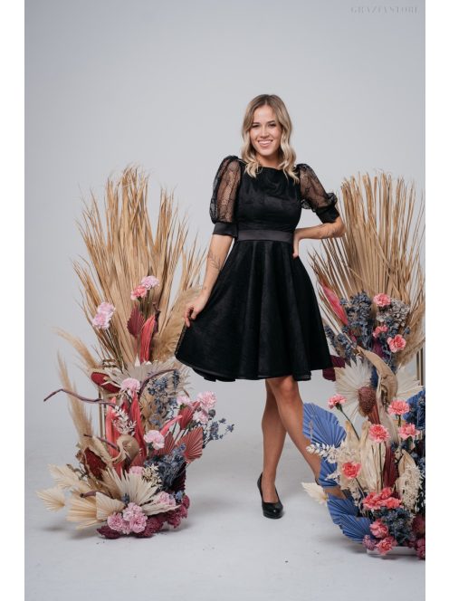 Andrea - Čierne čipkované šaty s naberanými rukávmi a špeciálnym strihom na chrbte