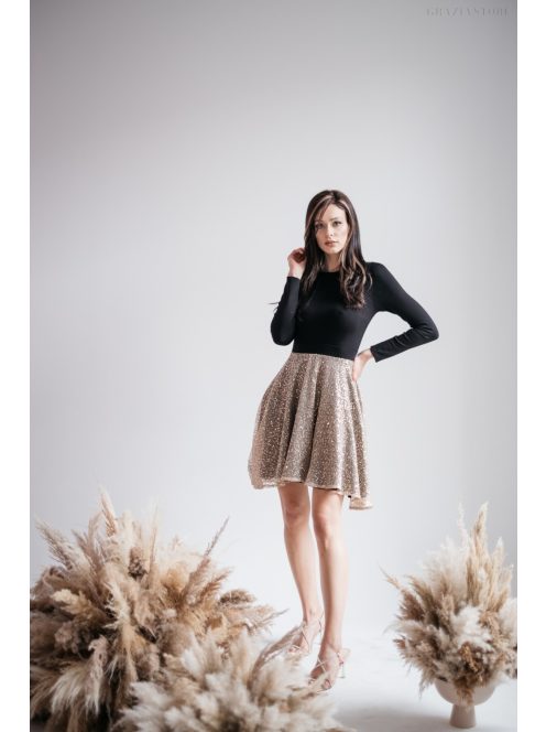 Leila - mini šaty s dlhým rukávom a trblietavou kruhovou sukňou