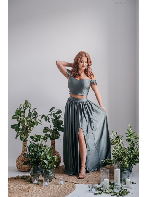Rebeka - nariasená maxi sukňa, army farba, z lesklého elastického materiálu