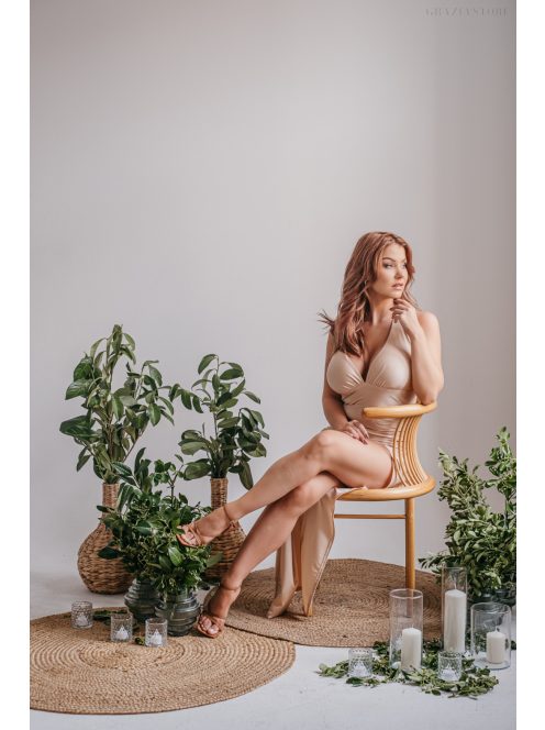 Szabina - Priliehavé šaty s výstrihom do V, vo farbe make-upu z elastického materiálu