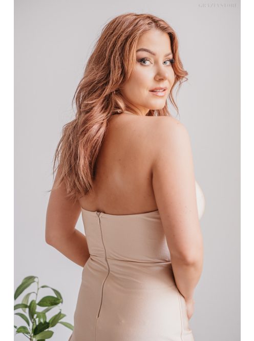 Szabina - Priliehavé šaty s výstrihom do V, vo farbe make-upu z elastického materiálu