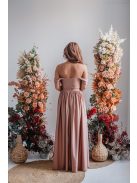 Rebeka - nariasená maxi sukňa, z lesklého, elastického materiálu, v  kávovo-krémovej farbe