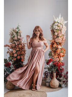   Rebeka - nariasená maxi sukňa, z lesklého, elastického materiálu, v  kávovo-krémovej farbe