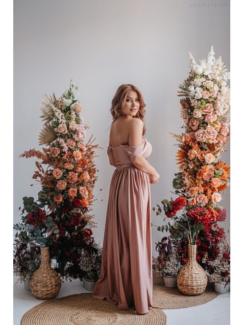 Rebeka - nariasená maxi sukňa, z lesklého, elastického materiálu, v  kávovo-krémovej farbe