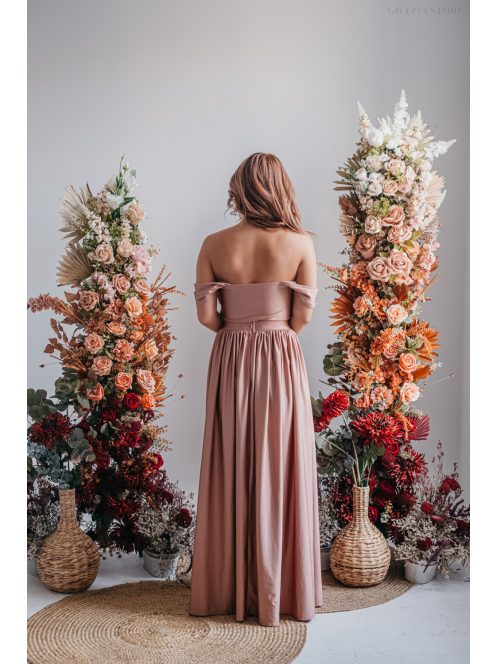 Rebeka - nariasená maxi sukňa, z lesklého, elastického materiálu, v  kávovo-krémovej farbe