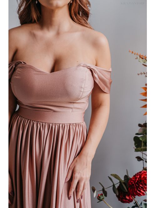 Rebeka - nariasená maxi sukňa, z lesklého, elastického materiálu, v  kávovo-krémovej farbe