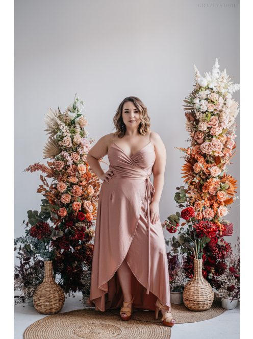 Antónia – zavinovacie šaty s asymetrickou sukňou v kávovo-krémovej farbe