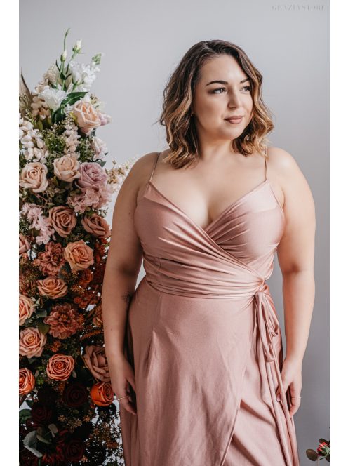 Antónia – zavinovacie šaty s asymetrickou sukňou v kávovo-krémovej farbe