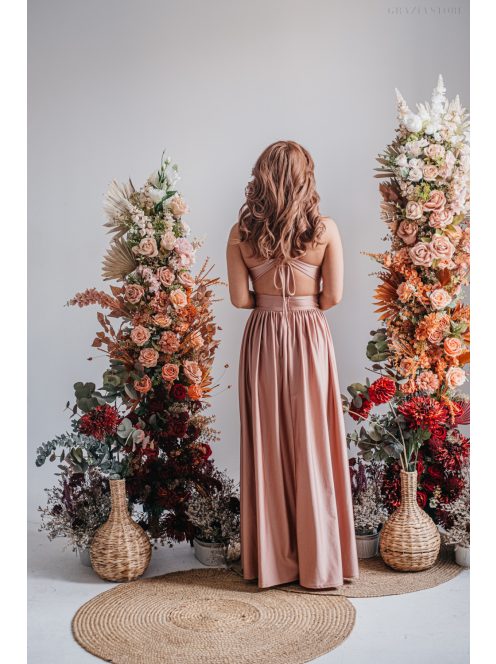 Emma - Elastické šaty kávovo-krémovej farby s výstrihom do V, so špeciálnym chrbtom