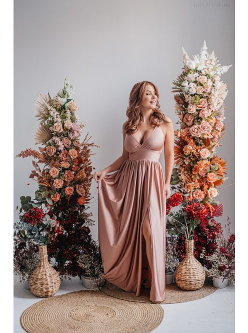 Emma - Elastické šaty kávovo-krémovej farby s výstrihom do V, so špeciálnym chrbtom