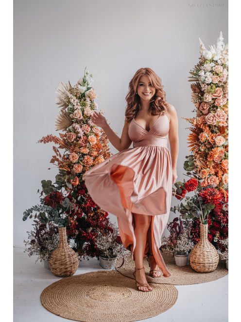 Emma - Elastické šaty kávovo-krémovej farby s výstrihom do V, so špeciálnym chrbtom