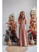 Emma - Elastické šaty kávovo-krémovej farby s výstrihom do V, so špeciálnym chrbtom