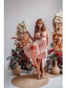 Emma - Elastické šaty kávovo-krémovej farby s výstrihom do V, so špeciálnym chrbtom