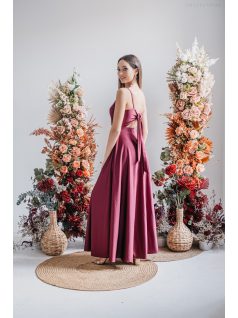   Dália - elastické maxi šaty so zaväzovaním na chrbte, vo farbe bolero.