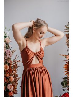   Lidia - špeciálne maxi šaty vo farbe dattero z elastického materiálu