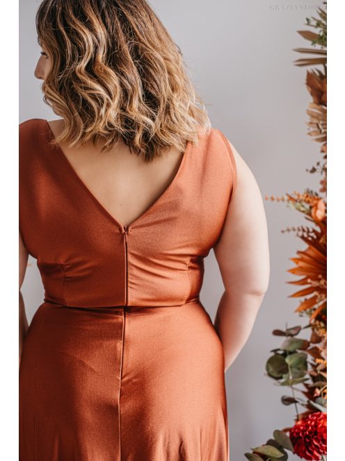 Heather - maxi šaty s výstrihom do V, vo farbe dattero