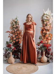   Rebeka - nariasená maxi sukňa, z lesklého, elastického materiálu, farba dattero