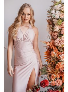   Szabina - Priliehavé šaty púdrovej farby s výstrihom do V, z elastického materiálu