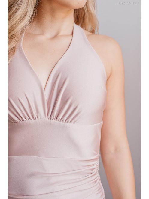 Szabina - Priliehavé šaty púdrovej farby s výstrihom do V, z elastického materiálu