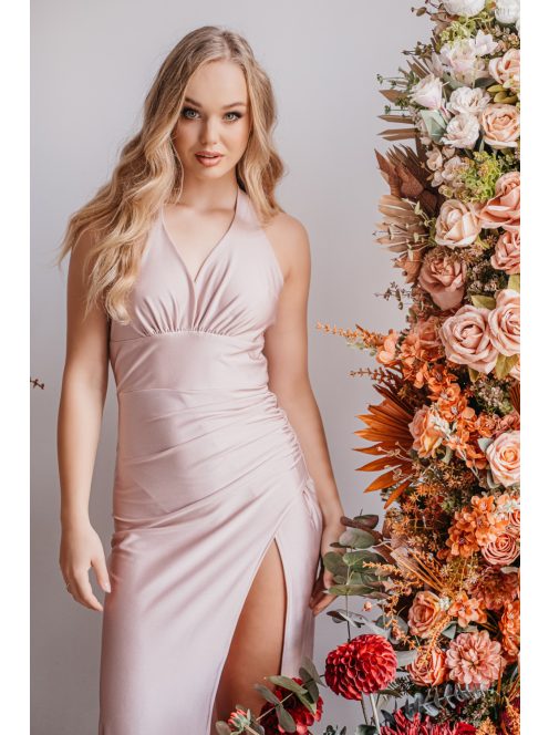 Szabina - Priliehavé šaty púdrovej farby s výstrihom do V, z elastického materiálu
