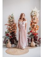 Audrey - maxi šaty s výstrihom v tvare srdca, v púdrovej farbe