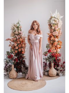   Audrey - maxi šaty s výstrihom v tvare srdca, v púdrovej farbe