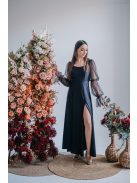 Adél – maxi šaty s výstrihom do U a tylovými rukávmi  so štrasom, v čiernej farbe