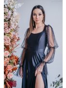 Adél – maxi šaty s výstrihom do U a tylovými rukávmi  so štrasom v čiernej farbe