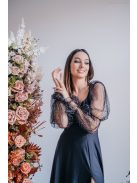 Adél – maxi šaty s výstrihom do U a tylovými rukávmi  so štrasom v čiernej farbe