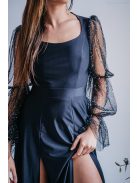 Adél – maxi šaty s výstrihom do U a tylovými rukávmi  so štrasom v čiernej farbe