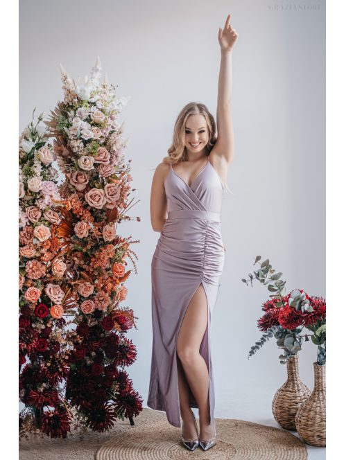 Abigél – maxi šaty s preloženým dekoltom, vpredu nariasená úzka sukňa, vo farbe alchimia