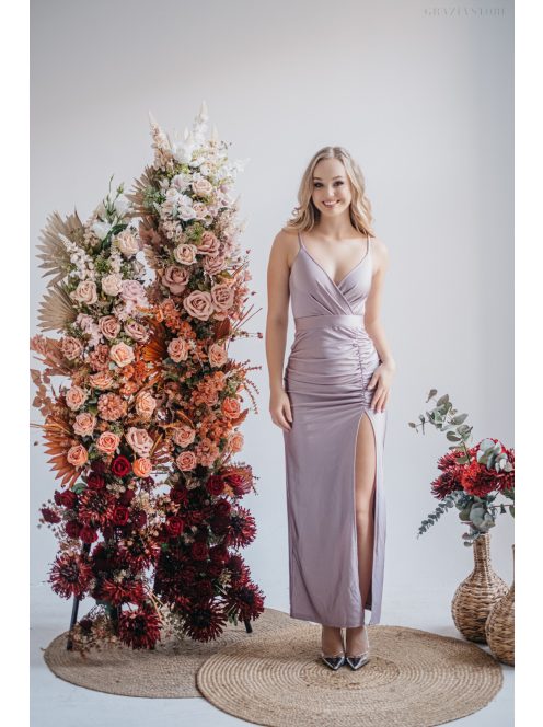 Abigél – maxi šaty s preloženým dekoltom, vpredu nariasená úzka sukňa, vo farbe alchimia