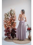 Emma - maxi šaty s výstrihom do V, so špeciálnym chrbtom, vo farbe alchimia