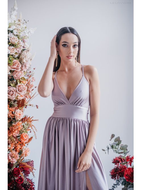 Emma - maxi šaty s výstrihom do V, so špeciálnym chrbtom, vo farbe alchimia