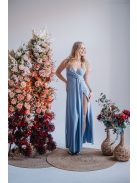 Elenor -  maxi šaty s výstrihom do V a tenkými ramienkami, vo farbe riva