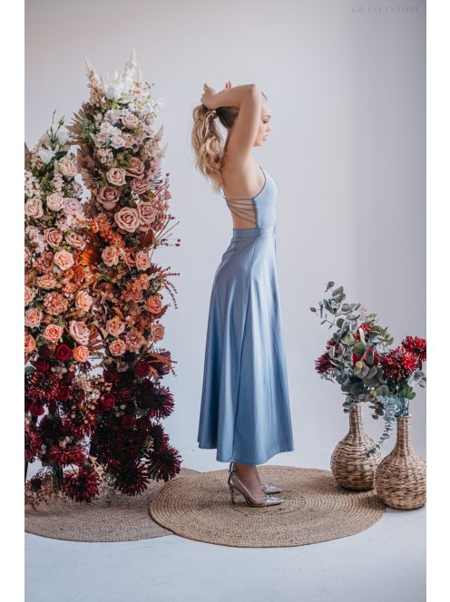 Gitta - maxi šaty  so špeciálnym riešením chrbta, vo farbe riva