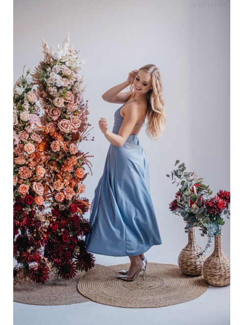 Gitta - maxi šaty  so špeciálnym riešením chrbta, vo farbe riva