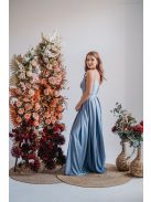 Zenina - maxi šaty s výstrihom do V a špagetovými ramienkami, vo farbe riva