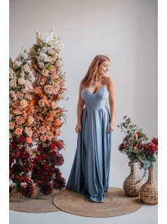   Zenina - maxi šaty s výstrihom do V a špagetovými ramienkami, vo farbe riva