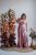 Inez - maxi šaty s nariaseným topom a romantickými rukávmi, vo farbe shiva