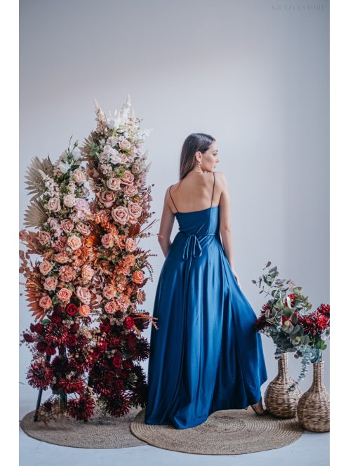 Antónia - zavinovacie šaty s tenkými ramienkami a asymetrickou sukňou, vo farbe isola