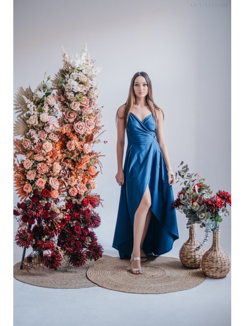 Antónia - zavinovacie šaty s tenkými ramienkami a asymetrickou sukňou, vo farbe isola