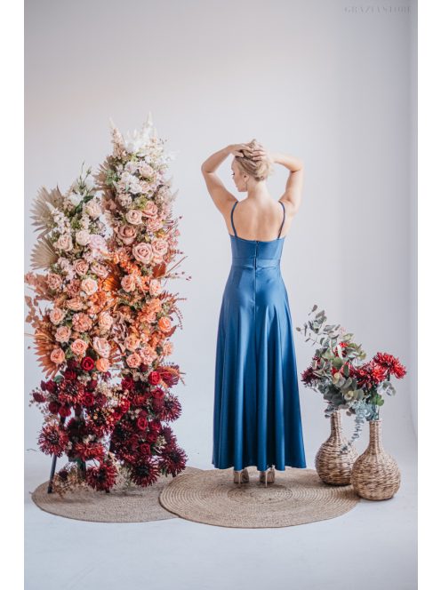 Sophie - maxi šaty s tenkými ramienkami a výstrihom v tvare srdca,  vo farbe isola